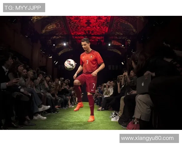 女明星与足球明星亲密合照展现璀璨星光交汇的魅力瞬间