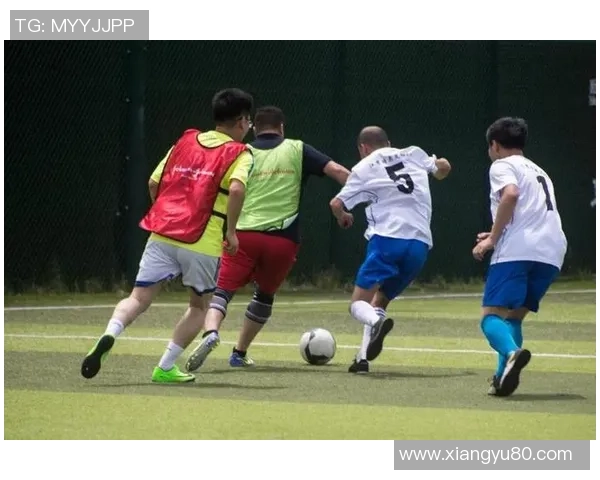 新加入的足球明星如何在赛场上迅速融入团队展现个人风采 新加入的足球明星如何在赛场上迅速融入团队展现个人风采